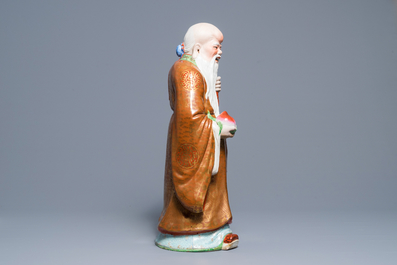 Une grande figure de Shou Lao en porcelaine de Chine famille rose, R&eacute;publique, 20&egrave;me