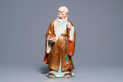 Une grande figure de Shou Lao en porcelaine de Chine famille rose, R&eacute;publique, 20&egrave;me