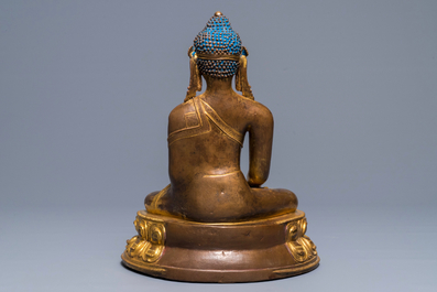 Une figure de Bouddha Shakyamuni en cuivre dor&eacute;, 17/18&egrave;me