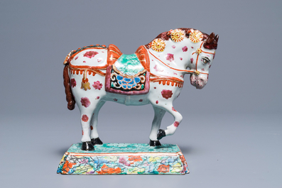 Un mod&egrave;le d'un cheval sur base en fa&iuml;ence de Delft polychrome petit feu, 18&egrave;me