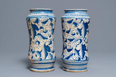 A pair of blue and white Italian maiolica 'a foglie' albarelli, 17th C.