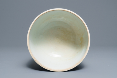 A large Chinese blue and white bowl and cover with floral design, Kangxi