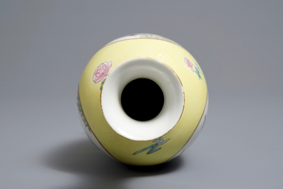 A Chinese famille rose on yellow sgraffiato ground vase, Ju Ren Tang mark, Republic, 20th C.
