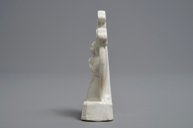 Une crucifix en porcelaine blanc de Chine de Dehua, Kangxi/Qianlong