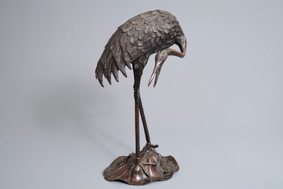 A tall bronze model of a crane, Japan, Edo/Meiji, 18/19th C.