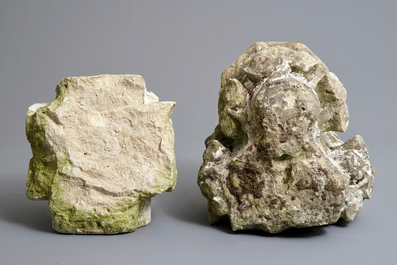 Deux fragments de fa&ccedil;ade ou colonne en pierre sculpt&eacute;e, 17/18&egrave;me
