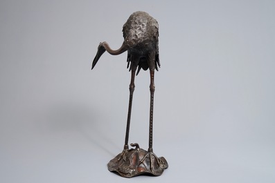 A tall bronze model of a crane, Japan, Edo/Meiji, 18/19th C.