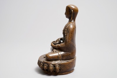 A Tibetan bronze figure of Buddha, 18/19th C.