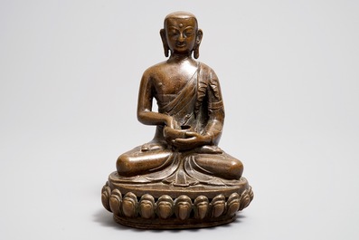 Une figure de Bouddha en bronze, Tibet, 18/19&egrave;me