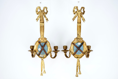 A pair of ormolu bronze wall sconces with Wedgwood Jasperware plaques, 19th C.