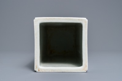 A square Chinese qianjiang cai hat stand, signed Xu Pinheng, 19th C.