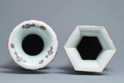 Deux vases en porcelaine de Chine famille rose, 19&egrave;me