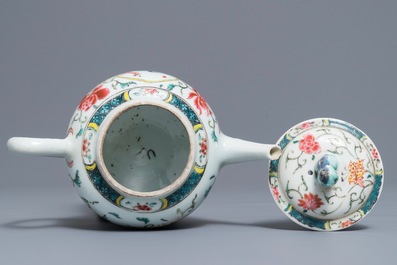 Une th&eacute;i&egrave;re couverte en porcelaine de Chine famille rose, Yongzheng/Qianlong