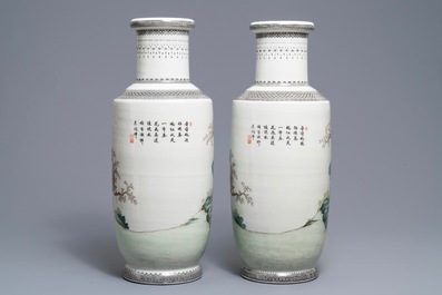 Une paire de vases de forme rouleau en porcelaine de Chine famille rose, R&eacute;publique, 20&egrave;me