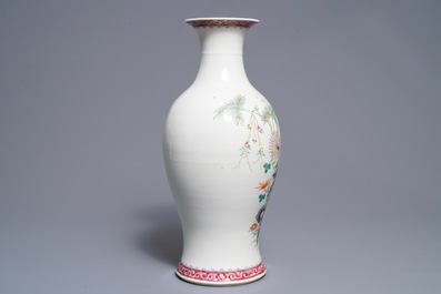 A Chinese famille rose vase with floral design, 19/20th C.