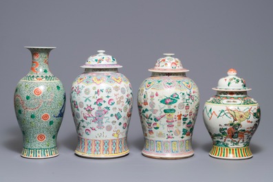 Quatre vases en porcelaine de Chine famille rose et verte, 19&egrave;me