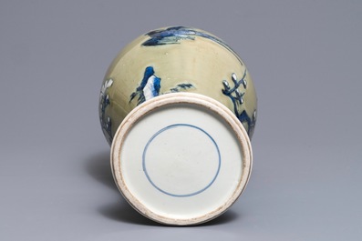 Un vase en porcelaine de Chine bleu, blanc et rouge sur fond c&eacute;ladon, Kangxi
