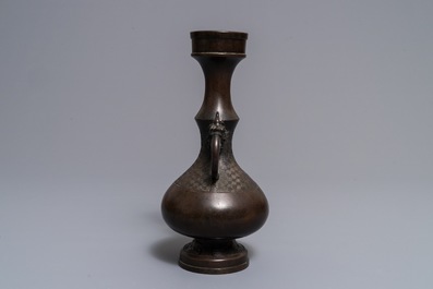 Een Chinese bronzen vaas met reli&euml;fdecor, Yuan/Ming