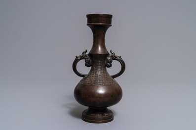 Een Chinese bronzen vaas met reli&euml;fdecor, Yuan/Ming