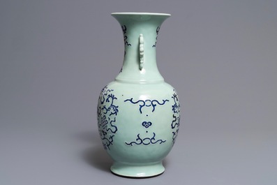 Un vase en porcelaine de Chine bleu et blanc sur fond c&eacute;ladon, marque et &eacute;poque de Qianlong