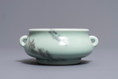 A Chinese faux-marble censer, Qianlong mark, 19/20th C.