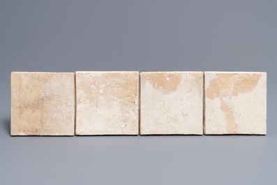 Quatre carreaux en fa&iuml;ence polychrome de Delft aux oiseaux, 17&egrave;me