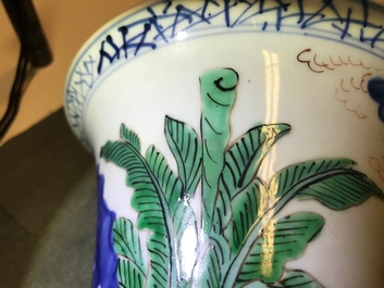 Un vase de forme gu en porcelaine de Chine wucai, Shunzhi, &eacute;poque Transition