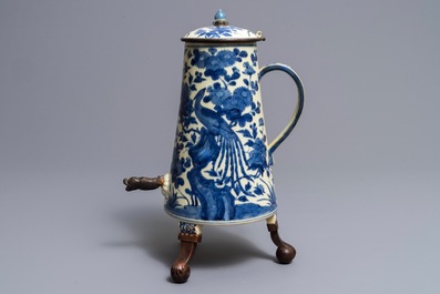 A Japanese blue and white brass-mounted Arita coffee urn and cover, Edo, 17/18th C.