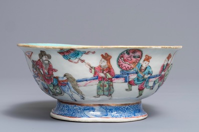 A Chinese famille rose quatre-lobed bowl, Tongzhi mark, 19th C.