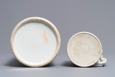 Un porte-chapeau et une chope en porcelaine de Chine qianjiang cai, sign&eacute; Ren Huanzhang, 19&egrave;me