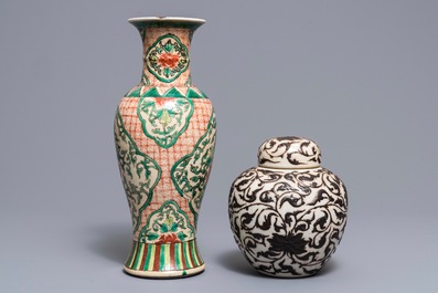 A Chinese Nanking crackle-glazed dish and two vases, 19/20th C.