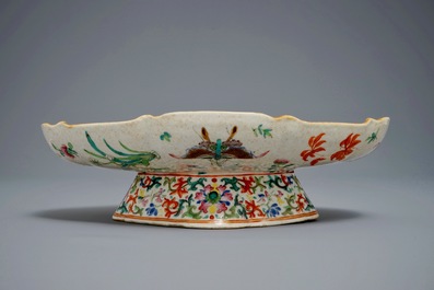 A Chinese famille rose bowl on foot, Jiaqing mark, 19th C.