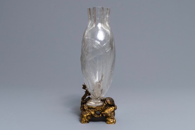 Een kristallen Art Nouveau vaas op verguld bronzen voet, Baccarat en Escalier de Cristal, Parijs, ca. 1920