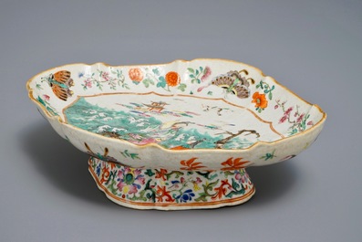 A Chinese famille rose bowl on foot, Jiaqing mark, 19th C.