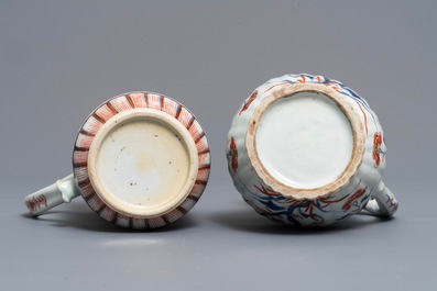 Un plat &agrave; condiments, une verseuse couverte et une chope en porcelaine de Chine de style Imari, Kangxi/Qianlong