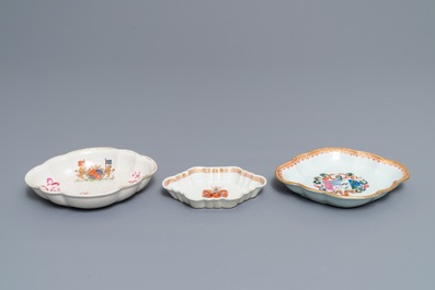 Two Chinese armorial Dutch market famille rose pattipan and a spoon rest, Qianlong