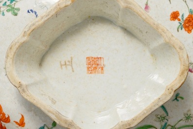 A Chinese famille rose bowl on foot, Jiaqing mark, 19th C.