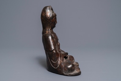 Une figure de Guanyin en bronze aux traces de laque et dorure, Chine, 18&egrave;me