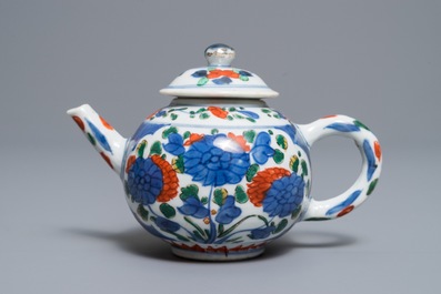 A Chinese famille verte teapot and cover, Kangxi