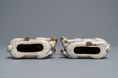 Une paire de b&eacute;liers en &eacute;maux cloisonn&eacute;s et bronze dor&eacute;, Chine, Qianlong