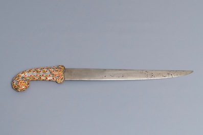 A Mughal-style pink gemset rock crystal hilted dagger, India, 19/20th C.