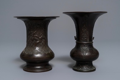 Twee Chinese bronzen vazen met reli&euml;fdecor, 18/19e eeuw