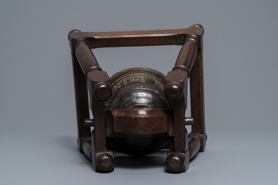 Une cloche en bronze &agrave; inscription: 'Fond&eacute;e &agrave; Bruges par F. Brondel', 19&egrave;me