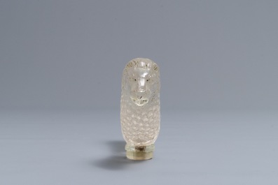 Une poign&eacute;e en cristal de roche sculpt&eacute; de style moghol, Inde, 19/20&egrave;me