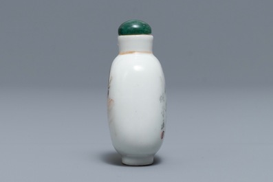 Une tabati&egrave;re en porcelaine de Chine qianjiang cai, 19/20&egrave;me