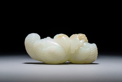 Un groupe en jade sculpt&eacute; figurant deux canards, 19/20&egrave;me