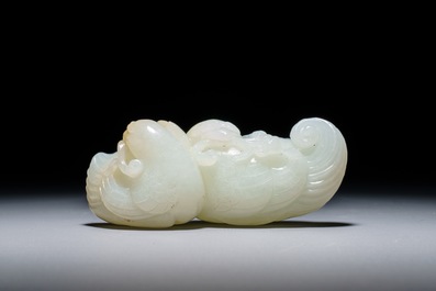 A Chinese jade group of two ducks, 19/20th C.