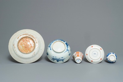 Un lot vari&eacute; en porcelaine de Chine bleu et blanc, famille verte et Swatow, 16/18&egrave;me