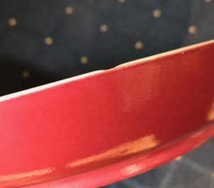 Une assiettte 'ruby back' en porcelaine de Chine famille rose coquille d'oeuf, Yongzheng