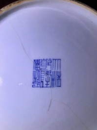 Une assiette en porcelaine de Chine monochrome foie de mulet, marque et &eacute;poque de Qianlong